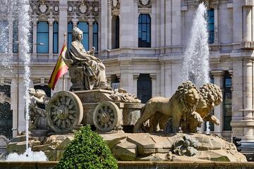 Photo of a fountain statue with a woman on a chariot drawn by two lions